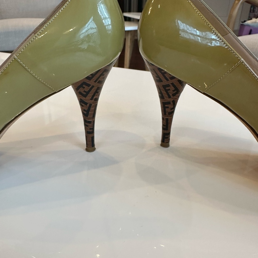 Authentic Fendi Logo Peep Toe Pumps Size 38 Patent Leather Olive Green - Picture 5 of 11